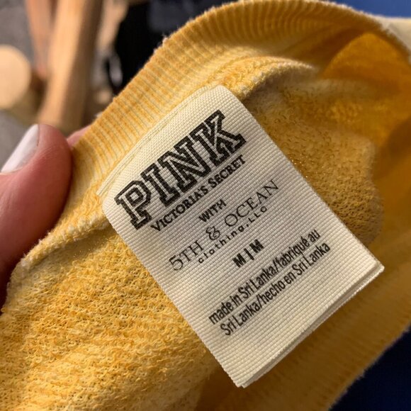 🏈Iowa Hawkeyes🏈 Victoria's Secret, 5th & Ocean lightweight crewneck sweatshirt - Picture 3 of 7